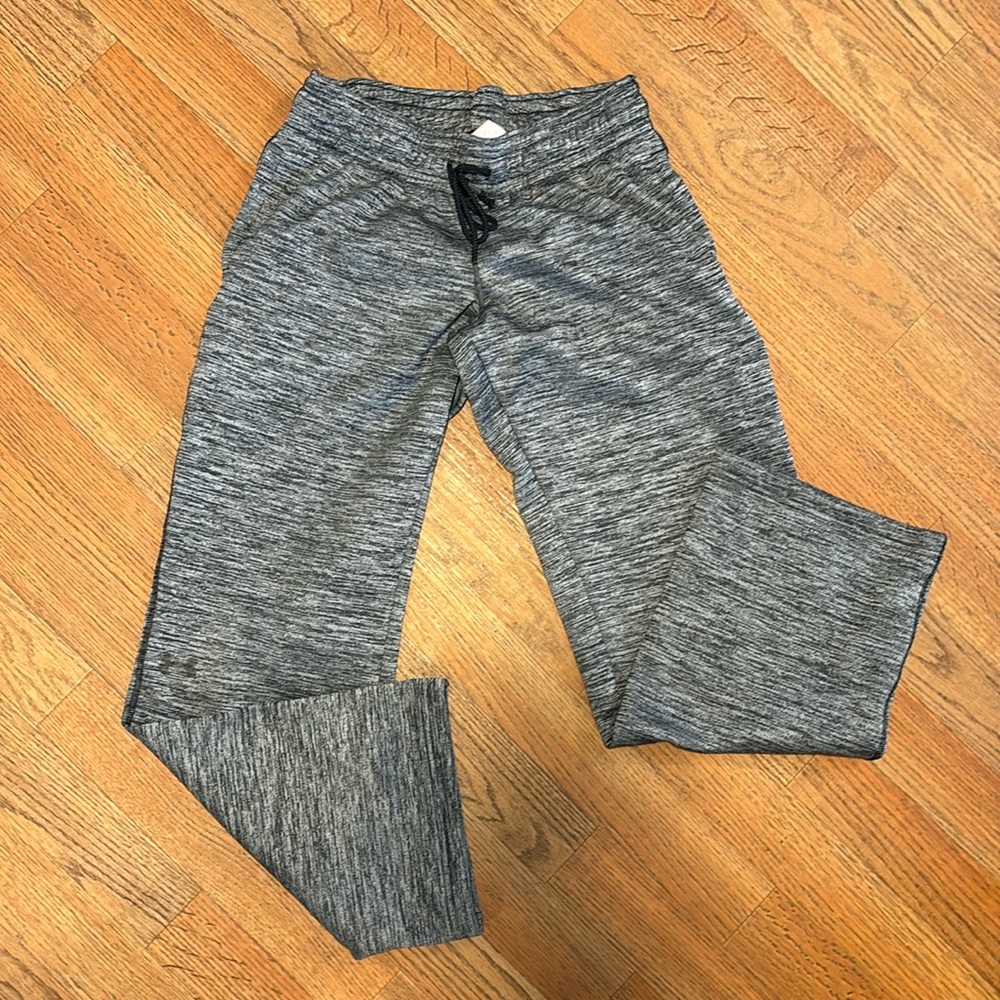 Women’s UA Storm sweat pants. Size small